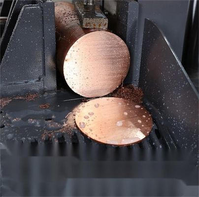 Intelligente CNC-bandzaag voor het snijden van metaal met 4kw motorvermogen en 4400*34mm bladgrootte